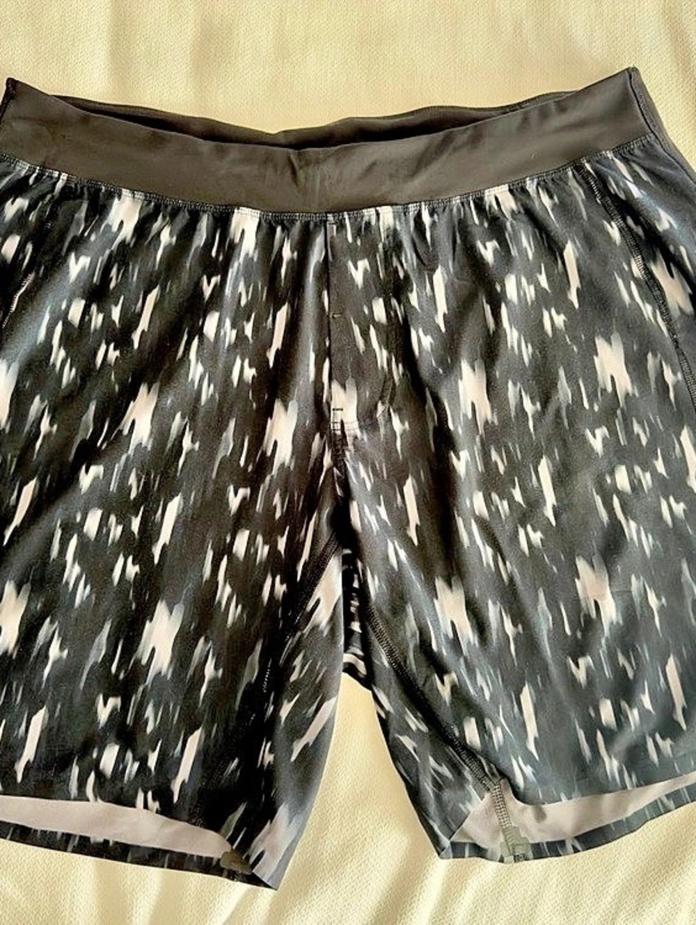 Lululemon Abstract Athletic Shorts XXL